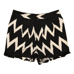 NWOT | H&M Chevron Fabric Shorts